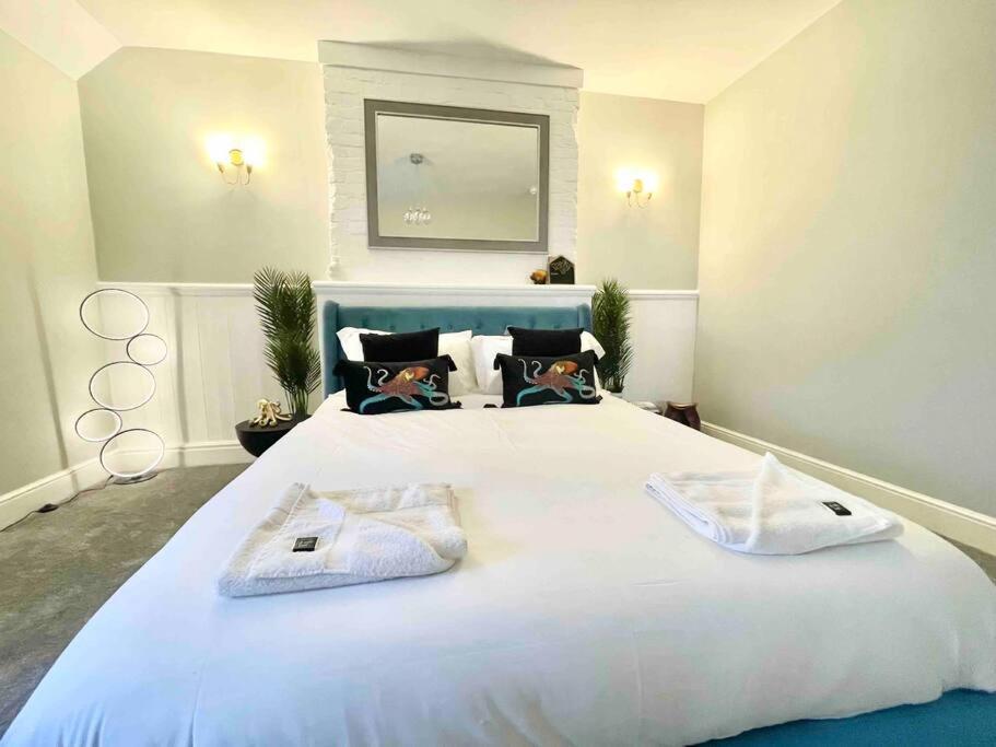 Coastline Retreats - Stunning Sea View Apartment, Netflix Bournemouth Exterior photo